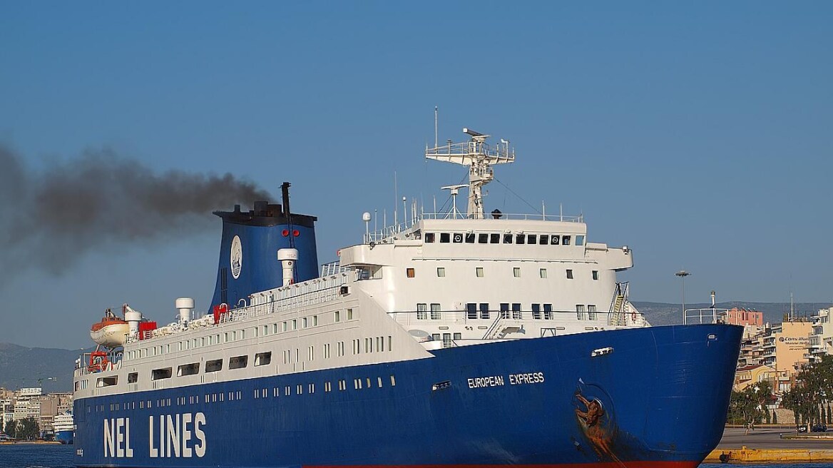 Ακινητοποιημένο στην Ικαρία το πλοίο European Express